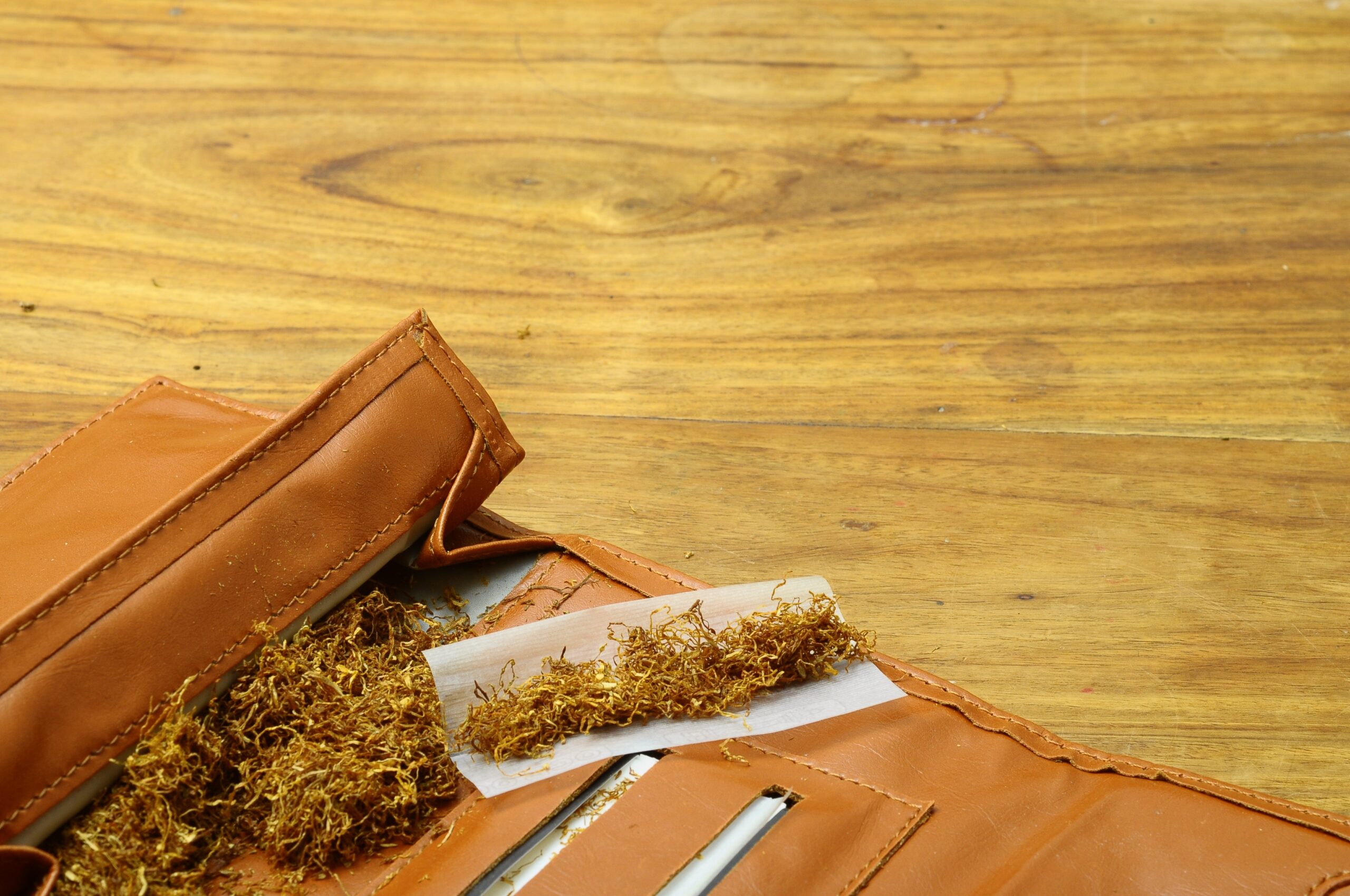 Pouch With Rolling Tobacco